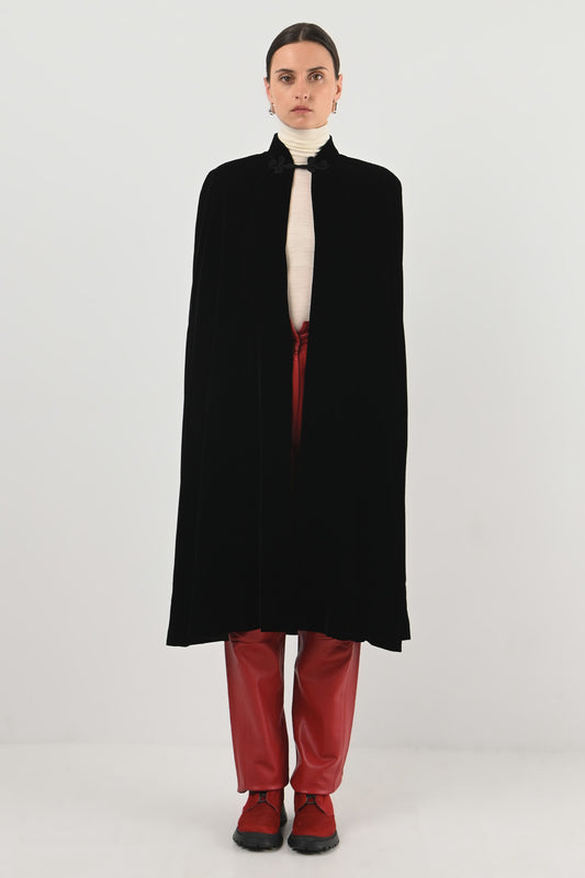 Guy Laroche - Cape velours brodée au dos