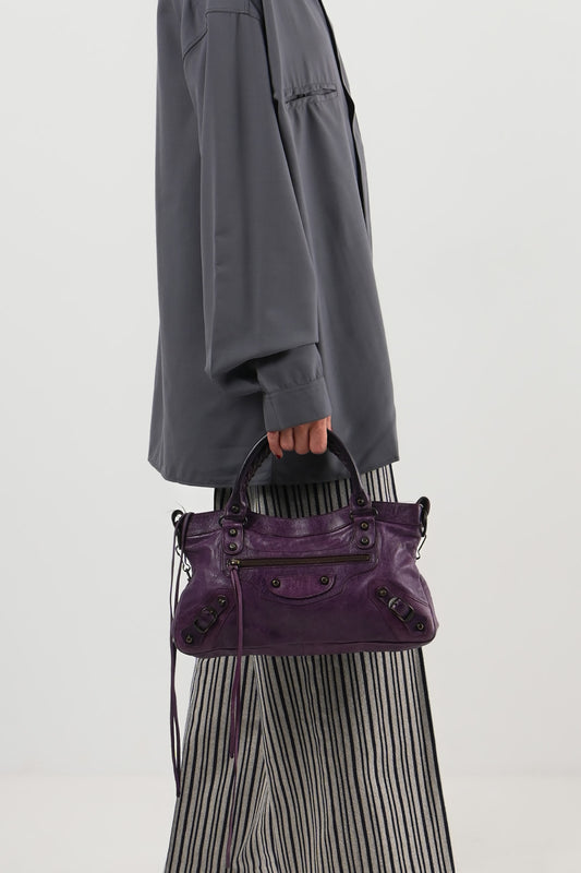 Balenciaga – Sac City en cuir violet