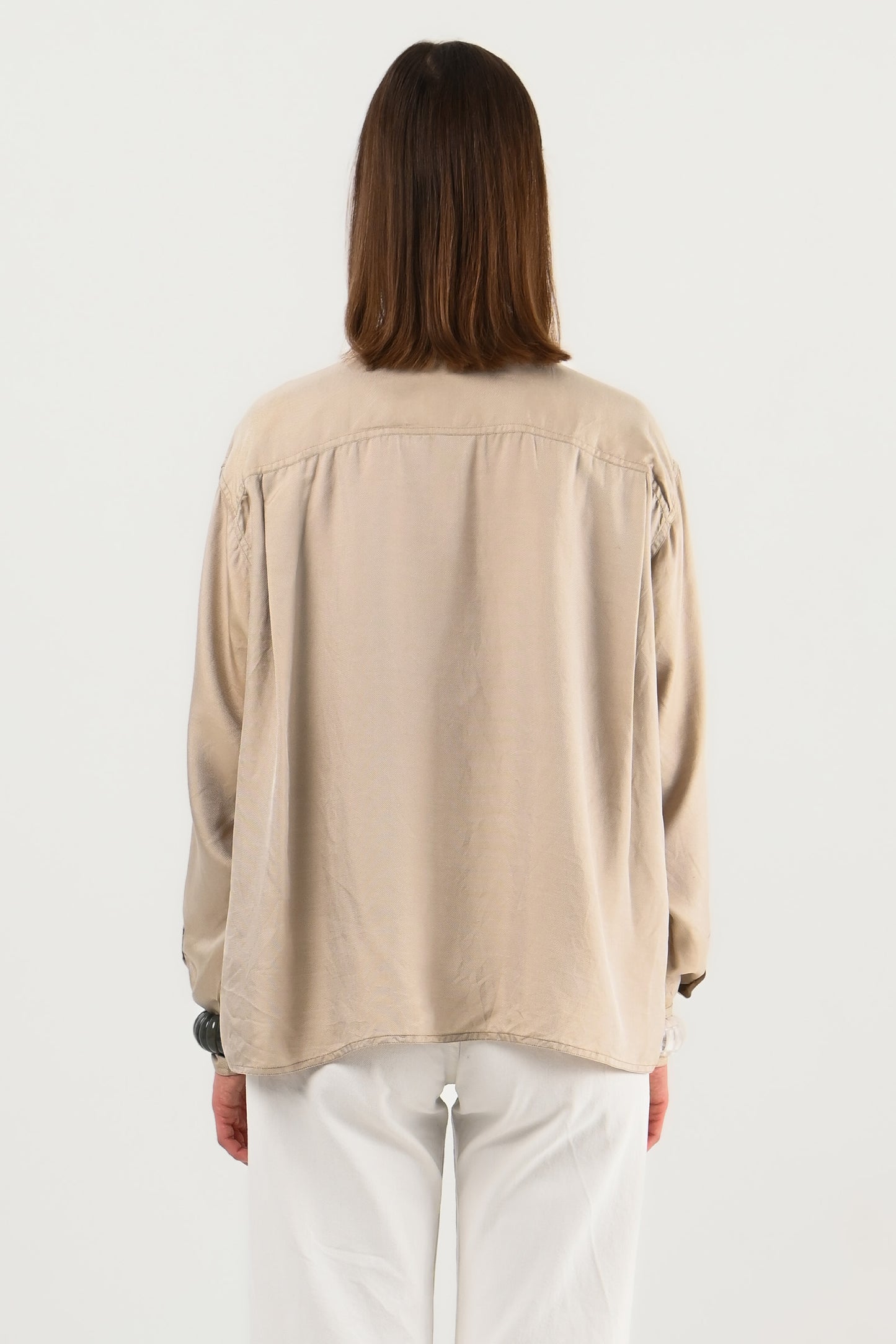 Chanel – Chemise beige siglée