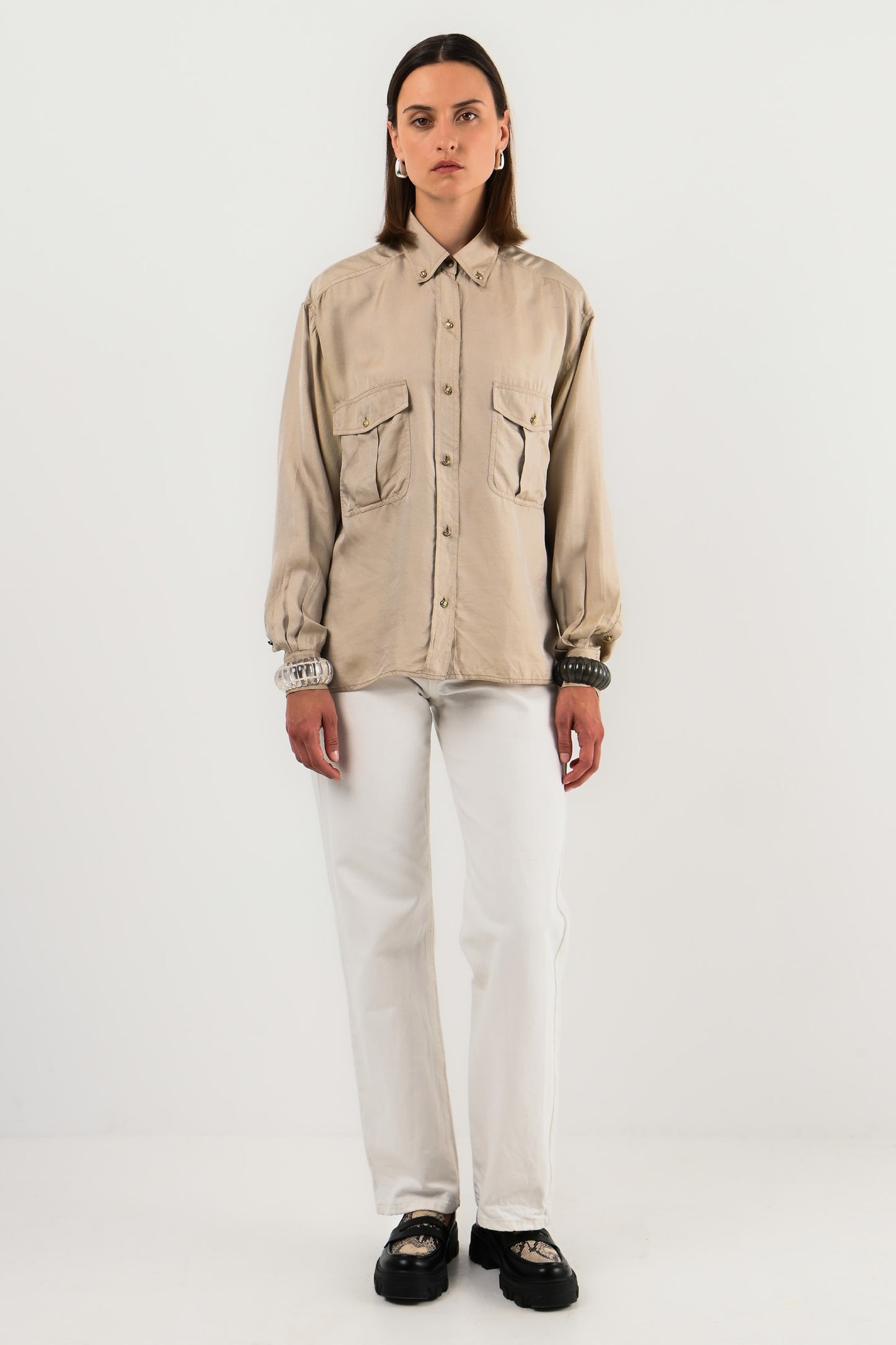 Chanel – Chemise beige siglée