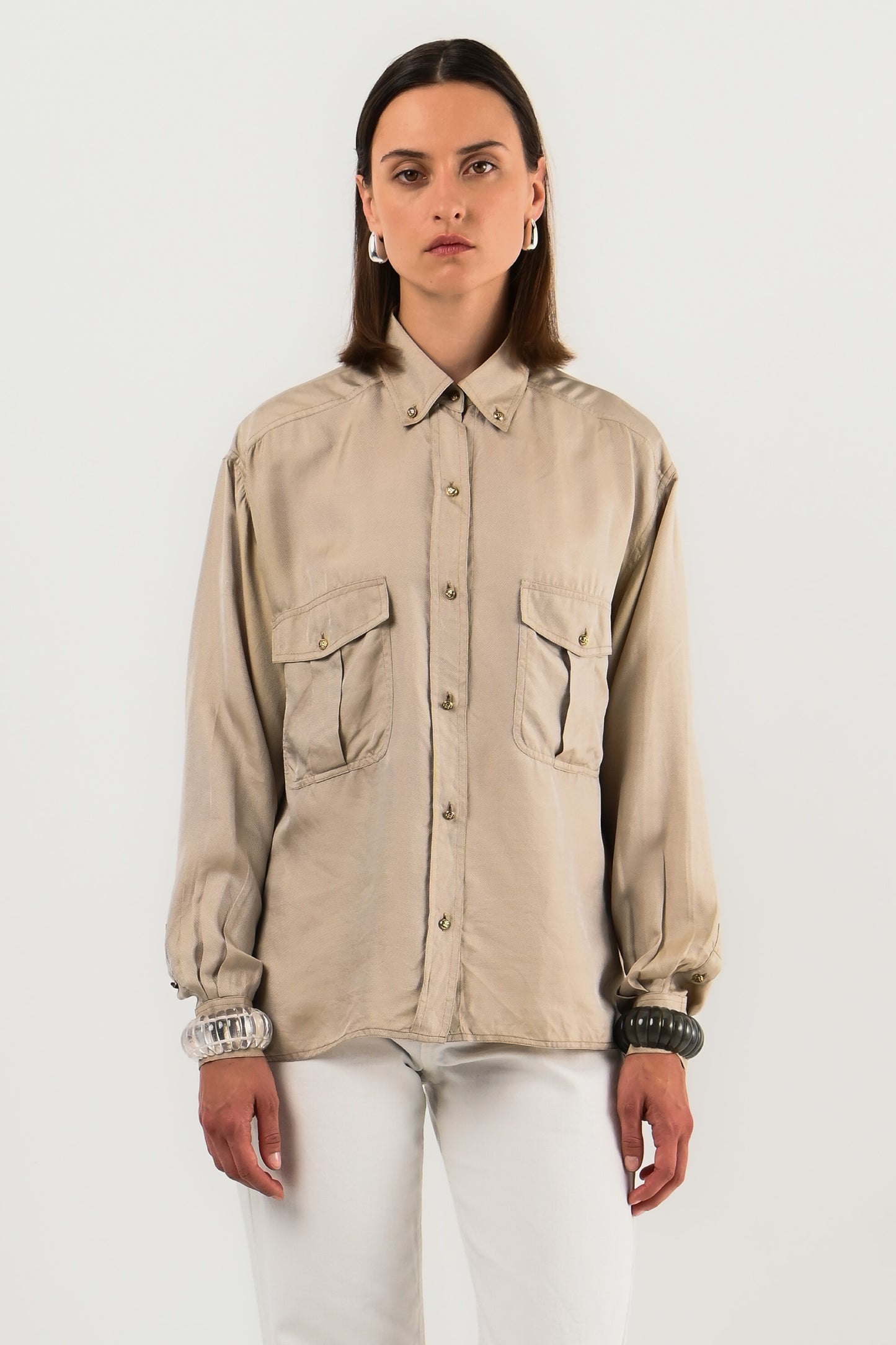 Chanel – Chemise beige siglée
