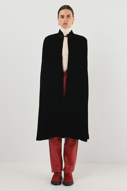 Guy Laroche - Cape velours brodée au dos