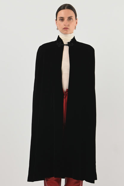 Guy Laroche - Cape velours brodée au dos