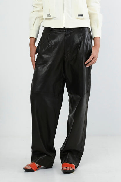 Issey Miyake — Pantalon en cuir d’agneau