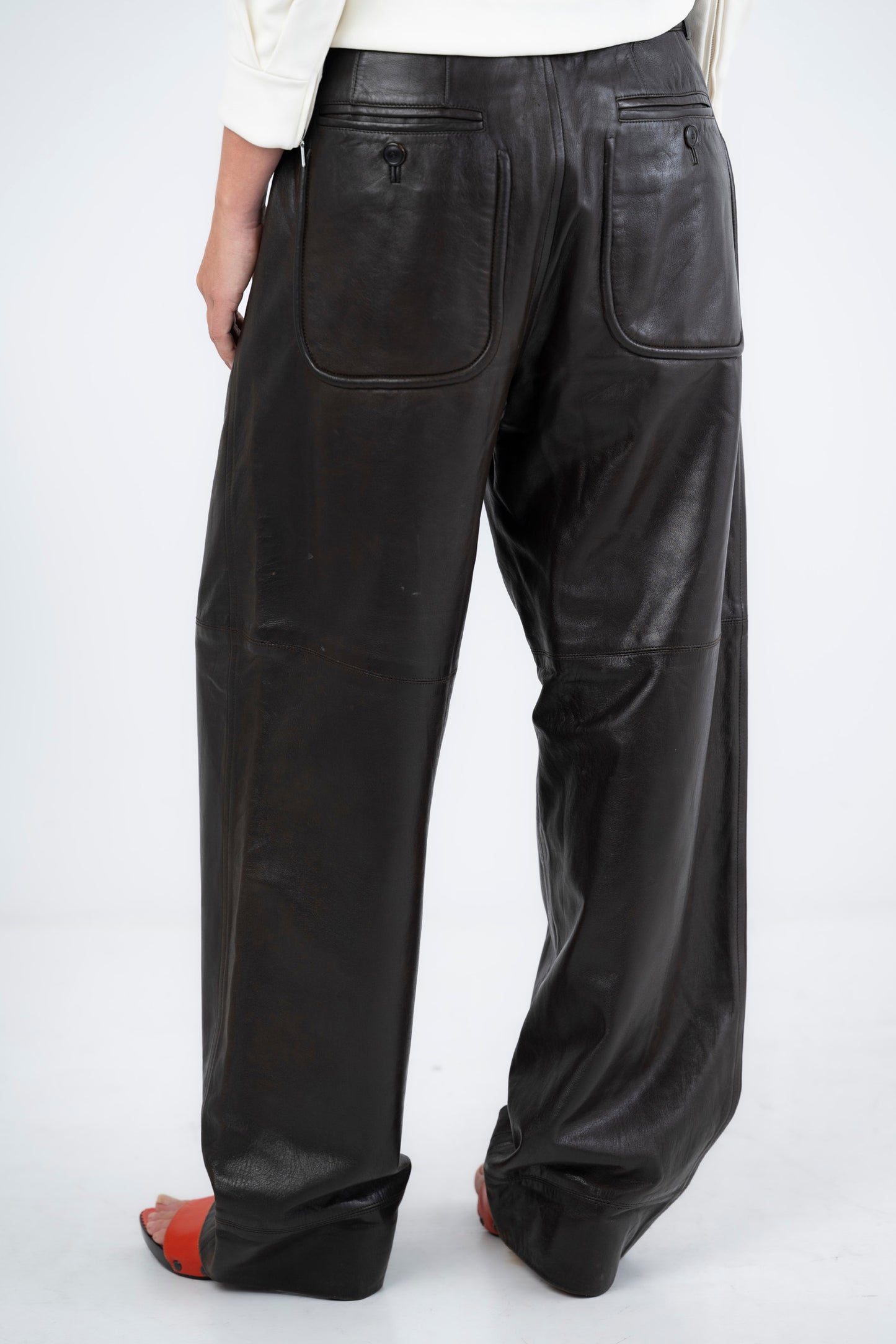Issey Miyake — Pantalon en cuir d’agneau