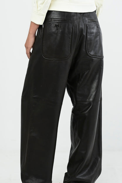 Issey Miyake — Pantalon en cuir d’agneau